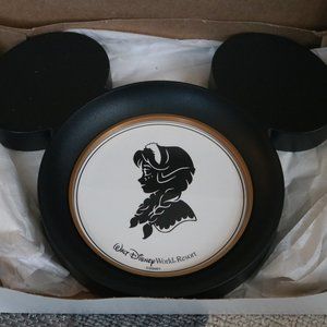 Walt Disney World Anna Silhouette Art